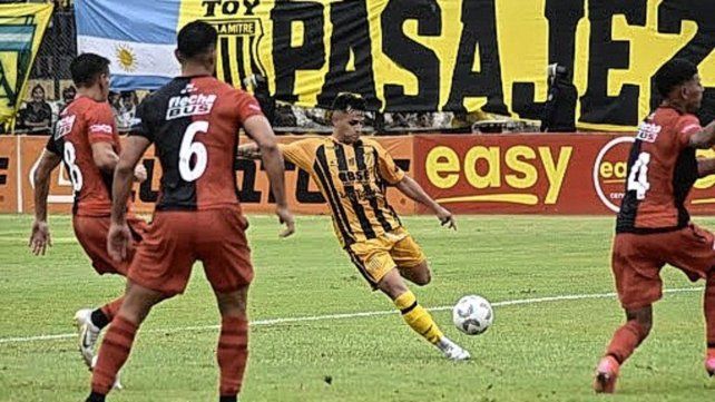 Un historial breve pero cargado de emociones: Colón y Mitre, cara a cara en Santa Fe