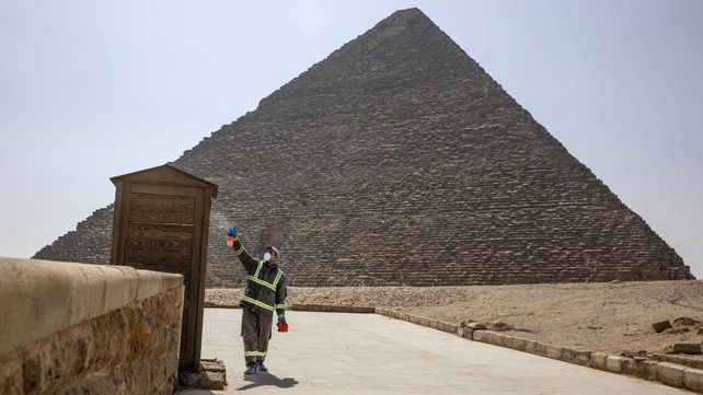 Las pirámides de Giza están siendo desinfectadas por el coronavirus