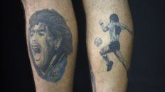 El hincha del fútbol lleva a Diego en la piel, en el corazón, en el alma. El hincha del fútbol lleva a Diego en la piel, en el corazón, en el alma.