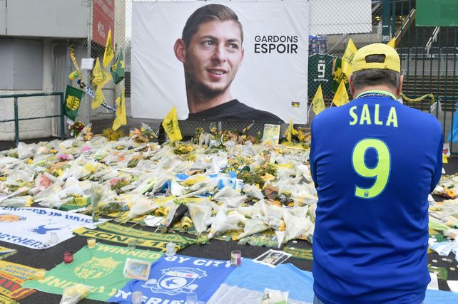 Homenaje. Miles de narcisos amarillos frente al campo de entrenamiento del Nantes