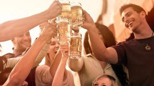 Nutricionistas afirman que la panza cervecera es mito y que la bebida puede incluirse en la dieta