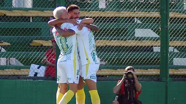 Defensa aplastó a Talleres a la espera de Hernán Crespo