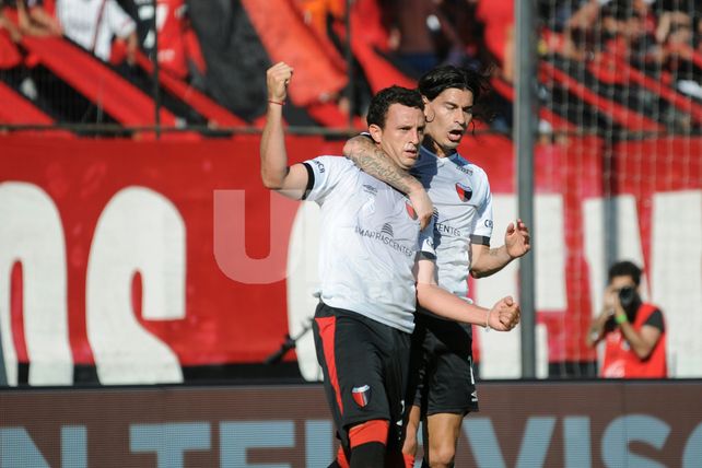 Colón golpeó de entrada y le ganó 1 a 0 a Arsenal con gol de Ledesma
