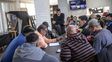 Asisten a refugios municipales y presentan un libro con sus escritos literarios