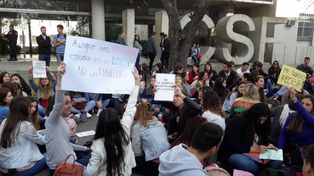 Alumnos de la Católica rechazan nuevos aumentos
