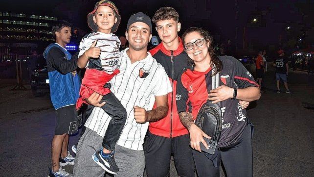 Los hinchas de Colón le pusieron pasión y color al partido contra Central Norte Los hinchas de Colón le pusieron pasión y color al partido contra Central Norte