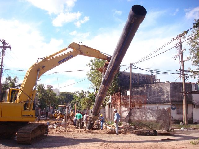 Avanzan los trabajos de cañería cloacal en calle Urquiza