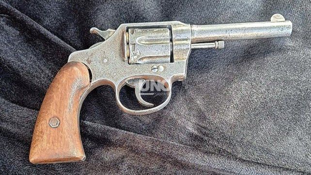 El arma de guerra secuestrada por la Policía tras la balacera en barrio Yapeyú. El arma de guerra secuestrada por la Policía tras la balacera en barrio Yapeyú.