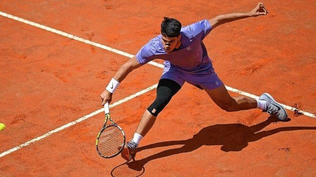 Carlos Alcaraz pasó sin problemas a la próxima ronda del Masters 1000 de Roma. Carlos Alcaraz pasó sin problemas a la próxima ronda del Masters 1000 de Roma.