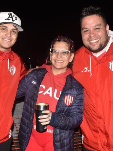 Los hinchas de Unión acompañan al equipo en busca de una reacción ante Defensa y Justicia