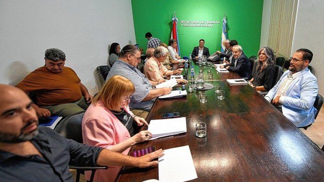 Agmer y AMET tendrán la tercera reunión con el Gobierno en mesa paritaria. De no haber acuerdo se iría a un pedido de clausura de la instancia paritaria docente