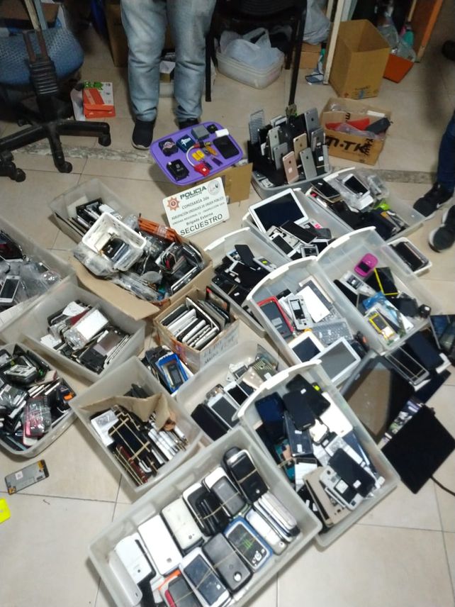 Más de mil teléfonos celulares de distintas marcas fueron secuestrados