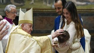 Francisco animó a un grupo de madres a amamantar dentro de la Capilla Sixtina