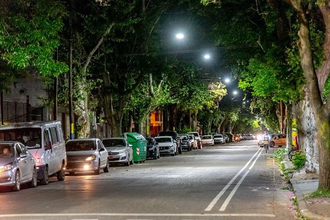 La idea del Ejecutivo es seguir incrementando el uso de tecnología led al alumbrado público de distintos barrios y distritos de Rosario