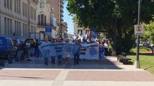 La CGT Paraná marchó por los jubilados y contra la represión