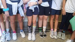 En la Dante los chicos asistieron con una media de cada color para llamar la atención en una jornada de toma de conciencia