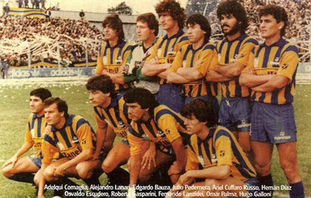 El equipo de Don Angel que ganó el último torneo para el canalla en cancha de Temperley.