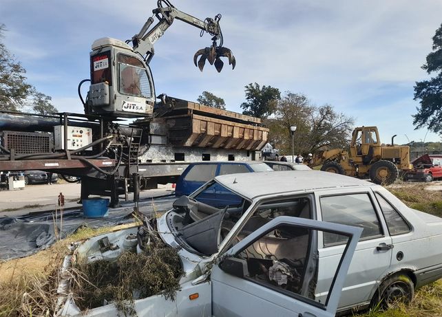 Los vehículos sometidos a compactación ya no tienen valor como pruebas ni económico como para se los utilice. Se desaguazarán y venderán como chatarra.&nbsp;