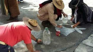 Borran pañuelos de Madres y militantes los pintan de nuevo