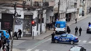 Un rosarino resistió un robo a los tiros en pleno centro e hirió a dos inocentes: una mujer y su hijo