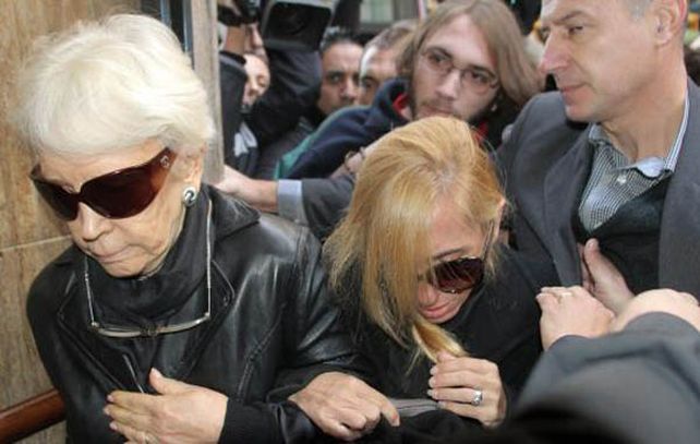 Abuela y madre de Ángeles Rawson saliendo de la Fiscalía. (Foto: NA)