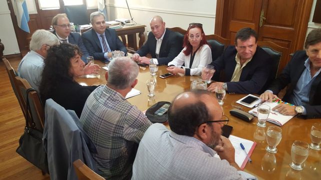 Cómo es en detalle la propuesta que la provincia le formuló a estatales y docentes