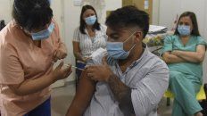 una calculadora estima en que lugar de la fila estas para recibir la vacuna contra el coronavirus una calculadora estima en que lugar de la fila estas para recibir la vacuna contra el coronavirus