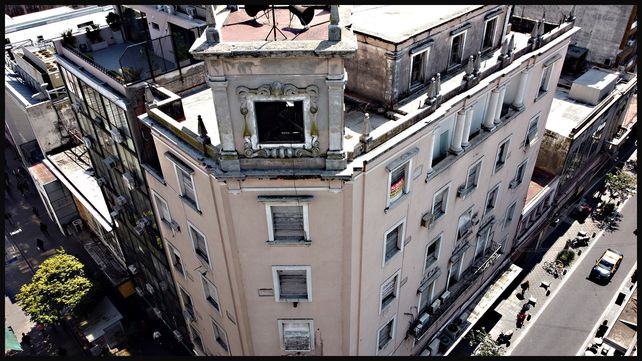 Córdoba y Sarmiento, edificio Escasany, en la ochava noroeste.