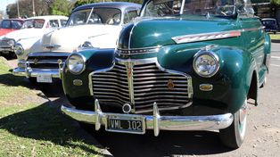 Los autos históricos de Santa Fe saldrán a la calle y se exhibirán en el Monumento a la Bandera