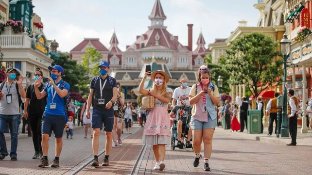 Fin del misterio: el ingenioso propósito de porqué no hay espejos en los baños de Disney