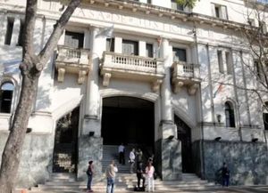 Tres policías de Esperanza condenados por cobrar coimas para alterar formularios