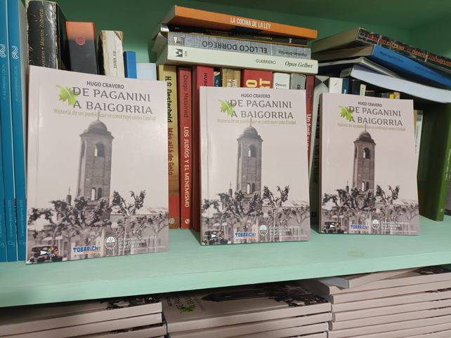 Para la biblioteca. El libro de Cravero se distribuirá en escuelas y en instituciones de la ciudad.