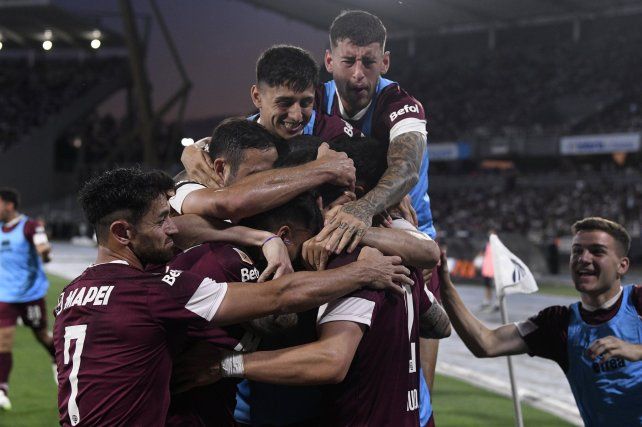 Lanús ganó en Córdoba.