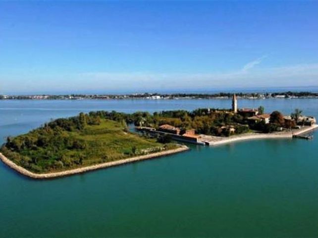 Una isla en Venecia está en venta y se cuentan historias terroríficas sobre ella