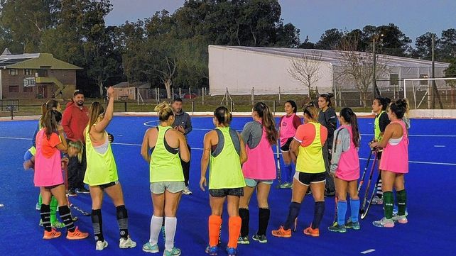 El seleccionado de damas de Santa Fe debutará este jueves 26 a las 11.10 frente a Córdoba en el sintético de la ASH.