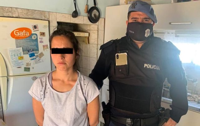 Una joven asesinó a sus hijos de 2 y 6 años mientras dormían