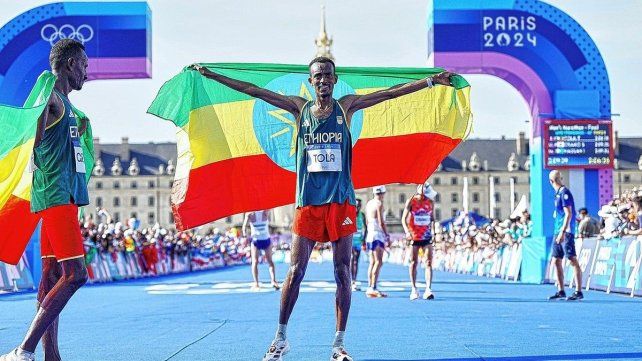 Tamirat Tola ganó el maratón con un nuevo récord olímpico