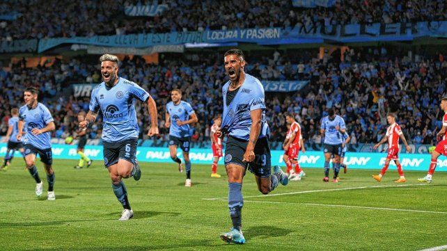 Unión fue goleado 4-1 por Belgrano y depende de un milagro para quedarse en Primera.