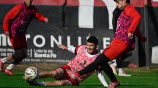 Newells: ante una baja de peso, amplía la base de alternativas en la zaga