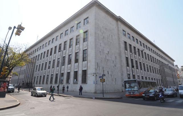 Por no regularizar las deudas. Ya concluidos todos los pasos administrativos