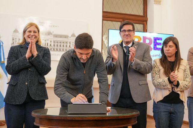 Santa Fe financiará otras 82 aulas en escuelas de toda la provincia y el plan ya proyecta 730 nuevos espacios