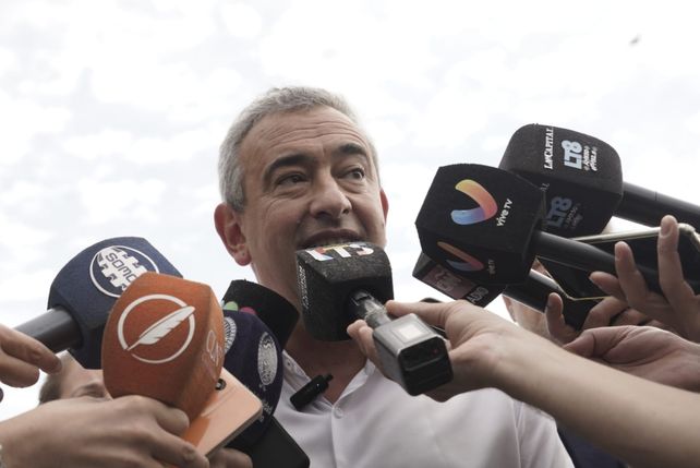 Javkin: “Estamos conversando con la otra empresa concesionaria (Rosario Bus) para hacer una sustitución e ir a colectivos a gas
