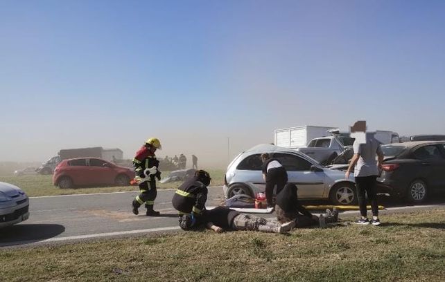 Tormenta de viento provocó un choque que involucró a 44 vehículos en la autopista a Córdoba: una rosarina muerta y varios heridos