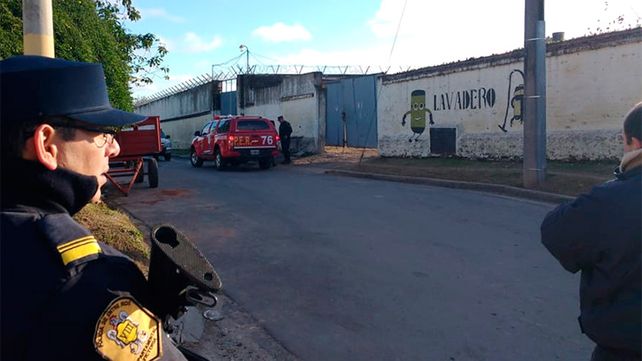 Tres reclusos muertos durante un incendio en una celda de la cárcel de Victoria