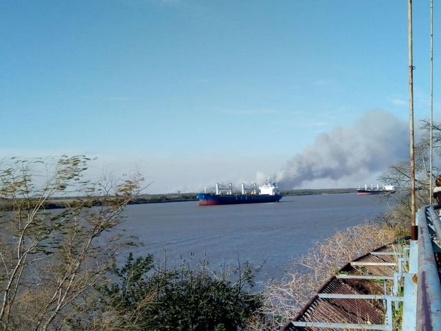 Columnas de humo en las islas. Los focos de incendios siguen activos.&nbsp; 