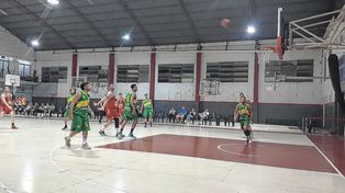 Regatas (SF) le ganó a Rivadavia B y quedó como único líder del Repechaje.