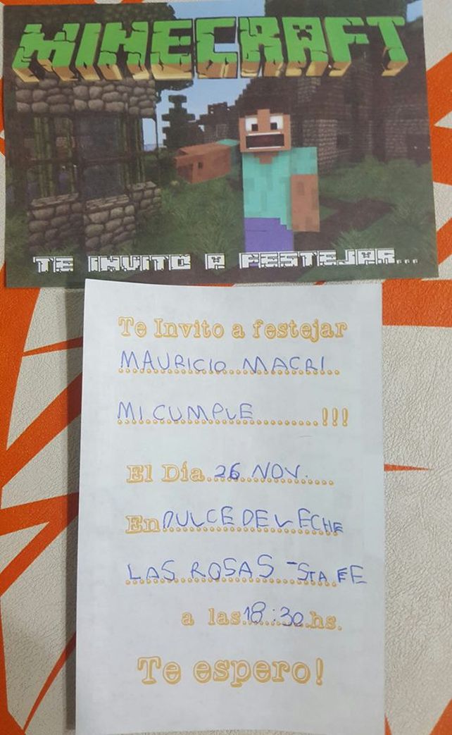 La tarjeta que recibió el presidente.