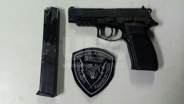 Tiroteo, persecución y un violento aprehendido con un arma de guerra