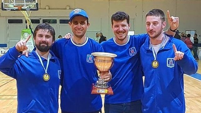 Lucio Maldonado (primero desde la izquierda)