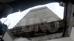 La pared del piso 12 de un edificio en construcción cayó en la casa de una vecina